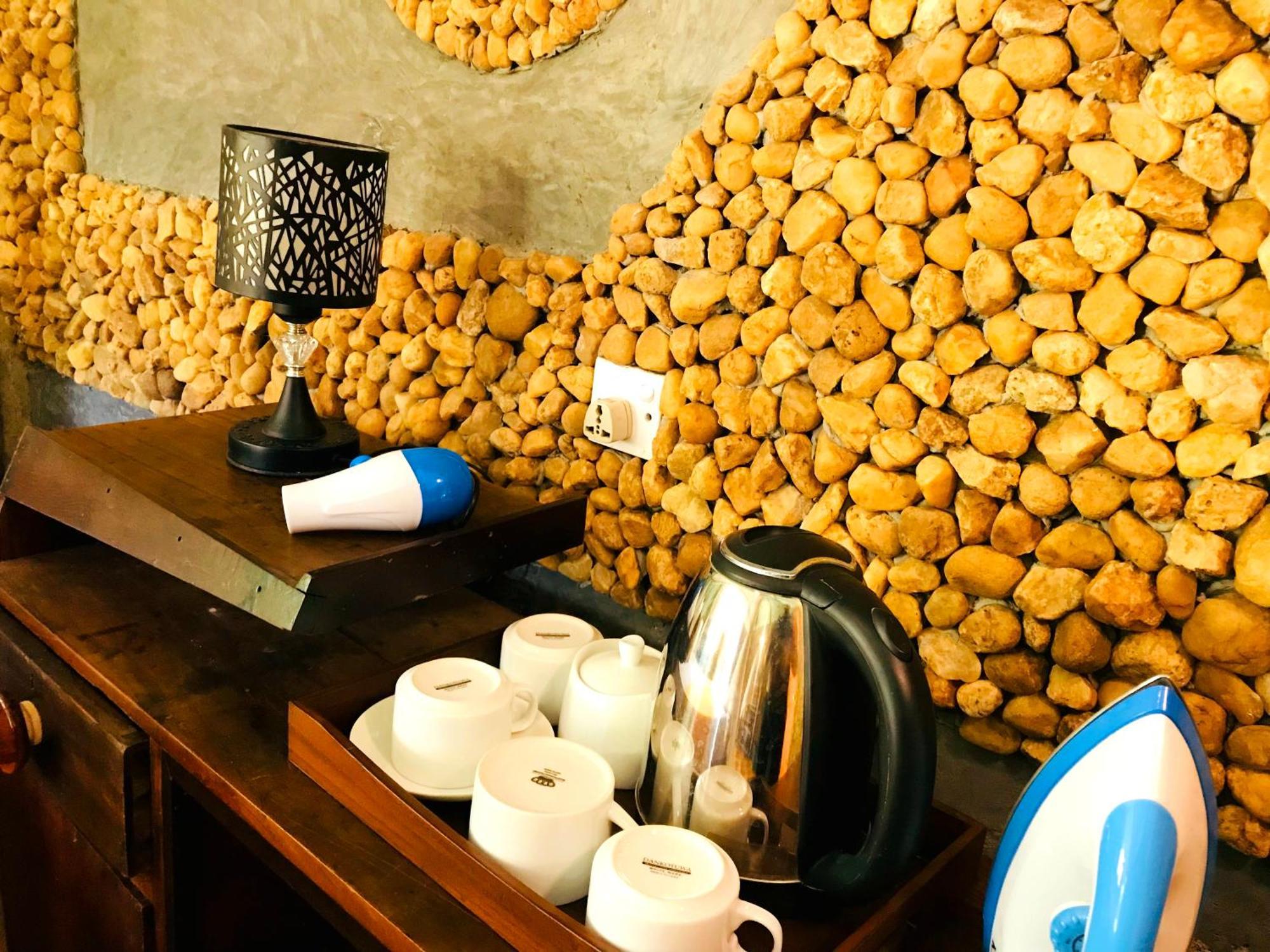 Atha Safari Resort & Riverside Camping ウダワラウェ エクステリア 写真